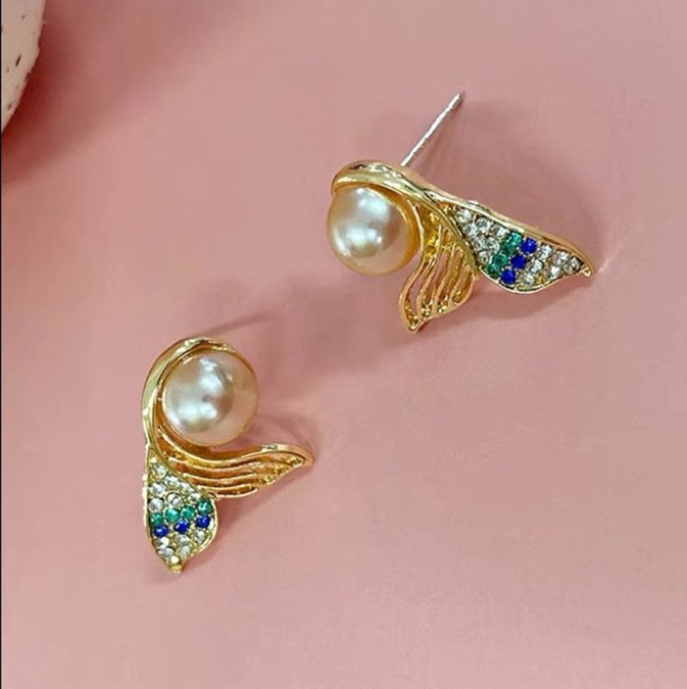 Mermaid pearl earrings